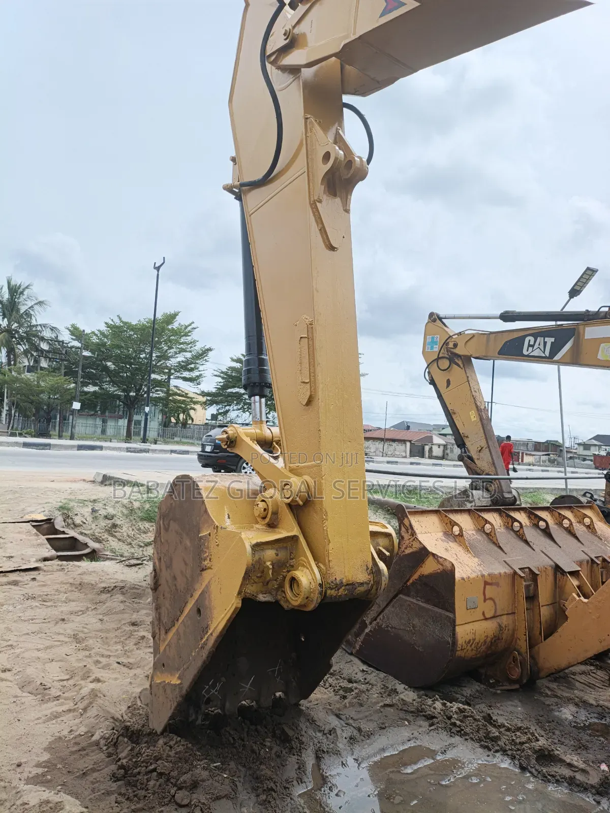 320 Bl Escavator Available for Sale