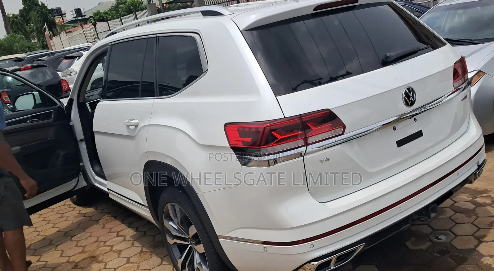 Volkswagen Atlas 3.6L V6 SEL R-Line Black 4MOTION 2023 White