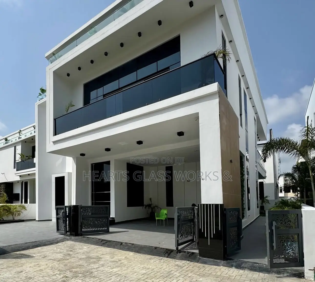 Dark Glass Exterior Glass Rail System