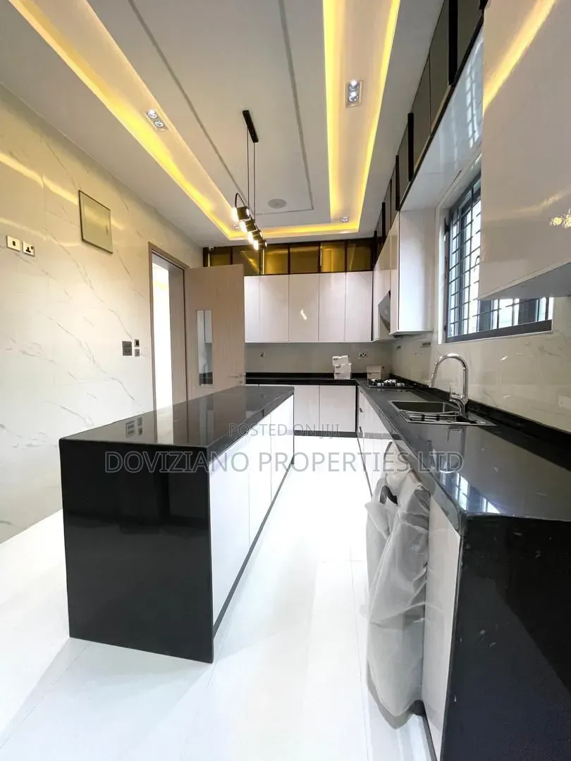 5bdrm Duplex in Lekki Phase 1 for sale