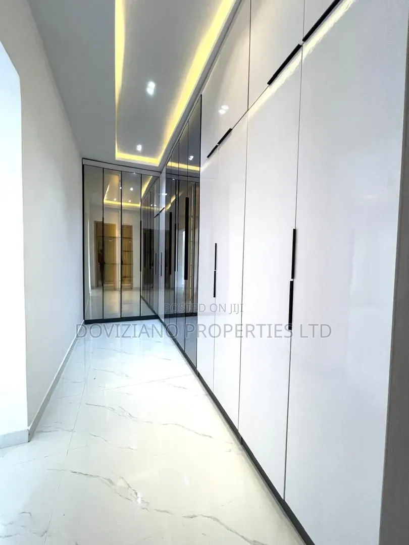 5bdrm Duplex in Lekki Phase 1 for sale