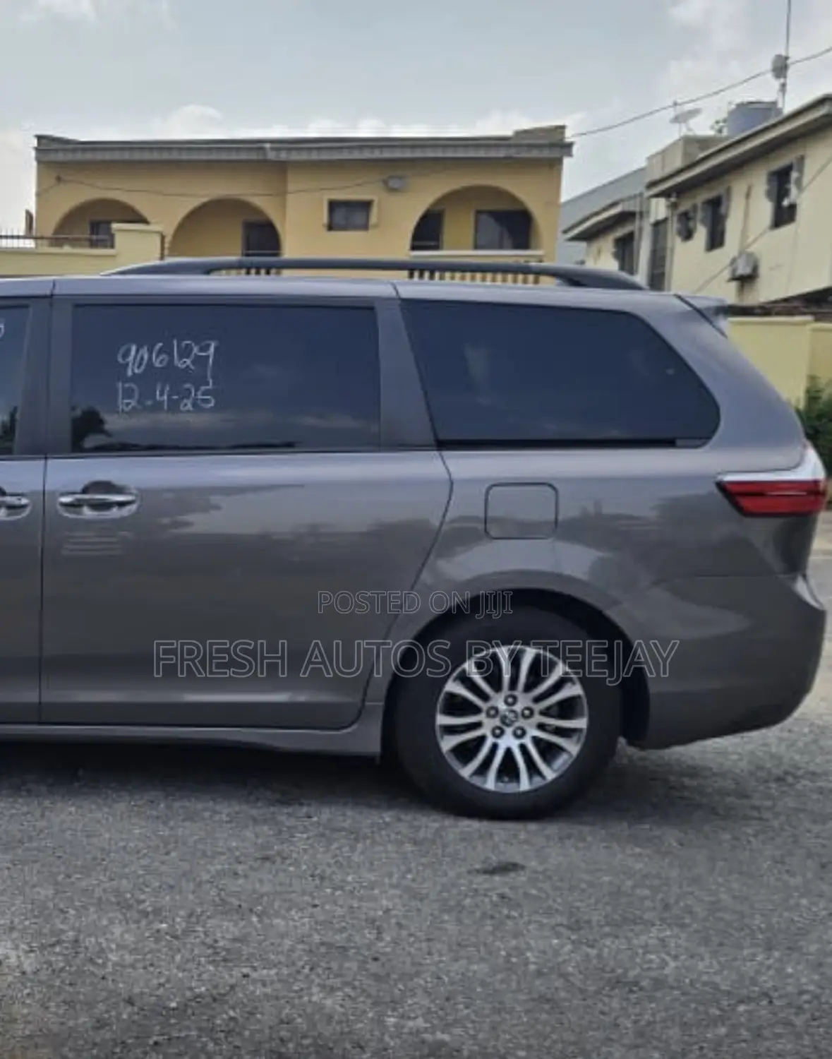 Toyota Sienna XLE Premium AWD (3.5L 6cyl 8A) 2018 Gray