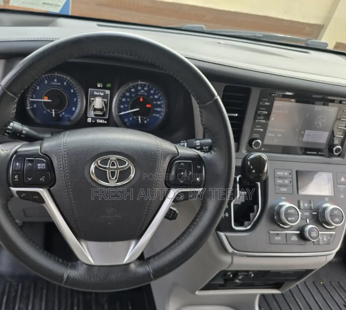 Toyota Sienna XLE Premium AWD (3.5L 6cyl 8A) 2018 Gray