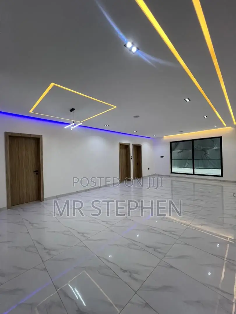2bdrm Apartment in Lekki Phase 1 for sale