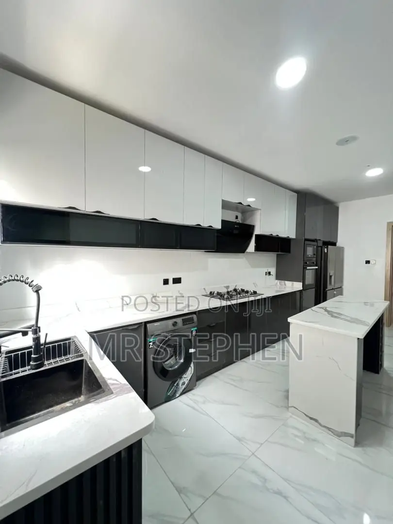 2bdrm Apartment in Lekki Phase 1 for sale