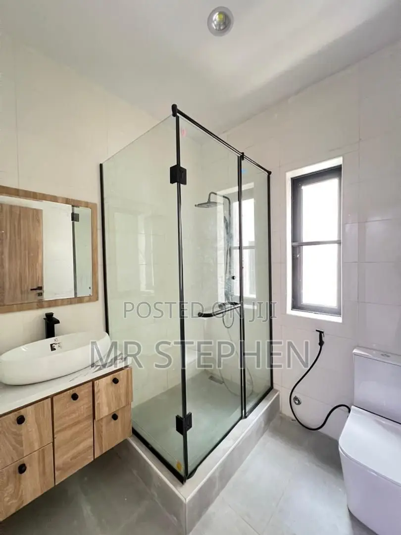 2bdrm Apartment in Lekki Phase 1 for sale