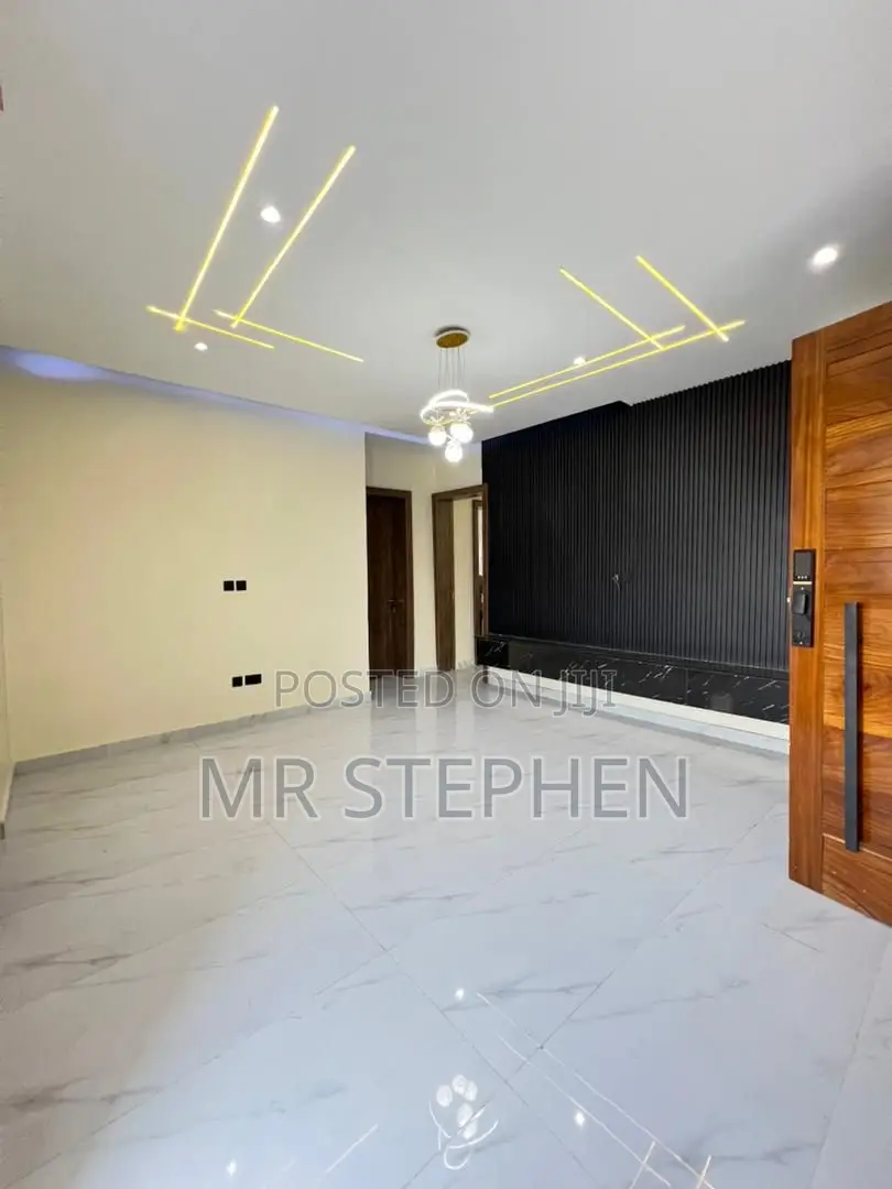 3bdrm Apartment in Lekki Phase 1 for sale