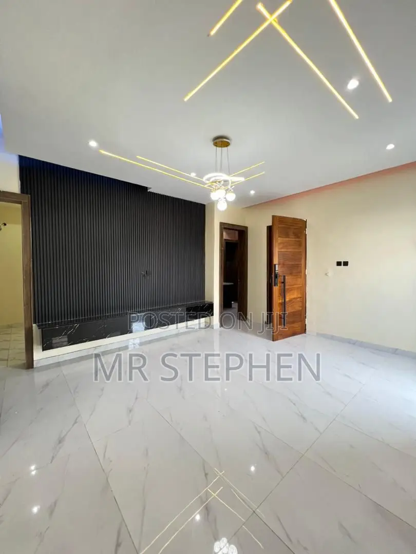 3bdrm Apartment in Lekki Phase 1 for sale
