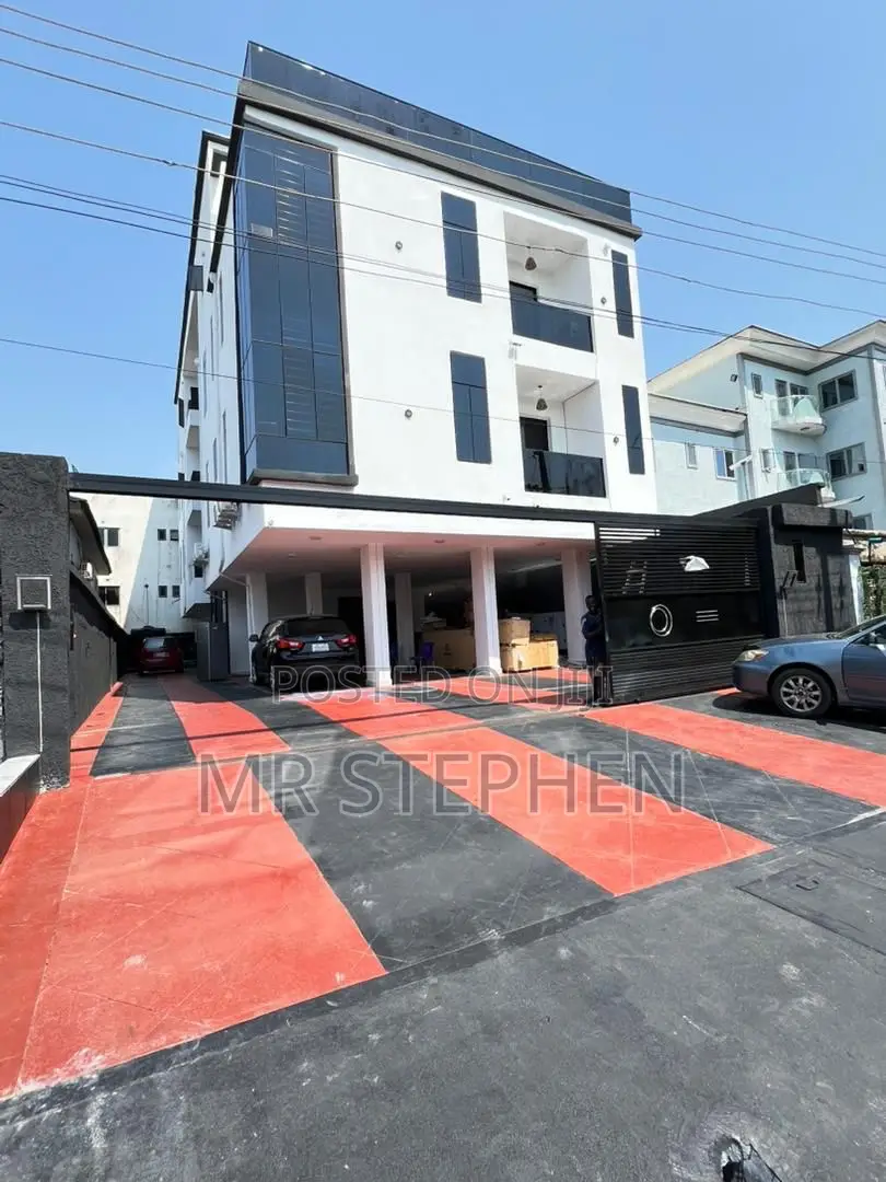 3bdrm Apartment in Lekki Phase 1 for sale