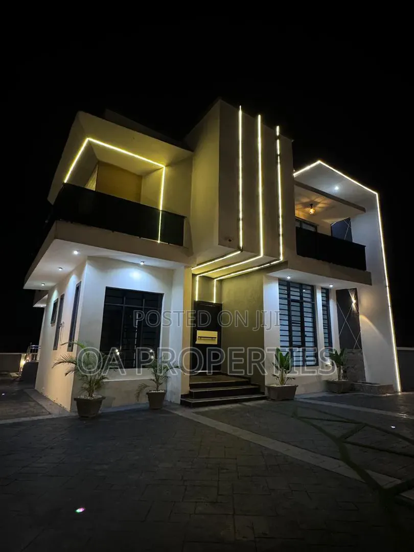 4bdrm Duplex in Carlton Gate Estate for sale