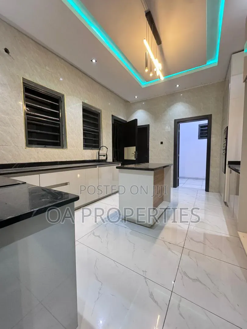4bdrm Duplex in Carlton Gate Estate for sale