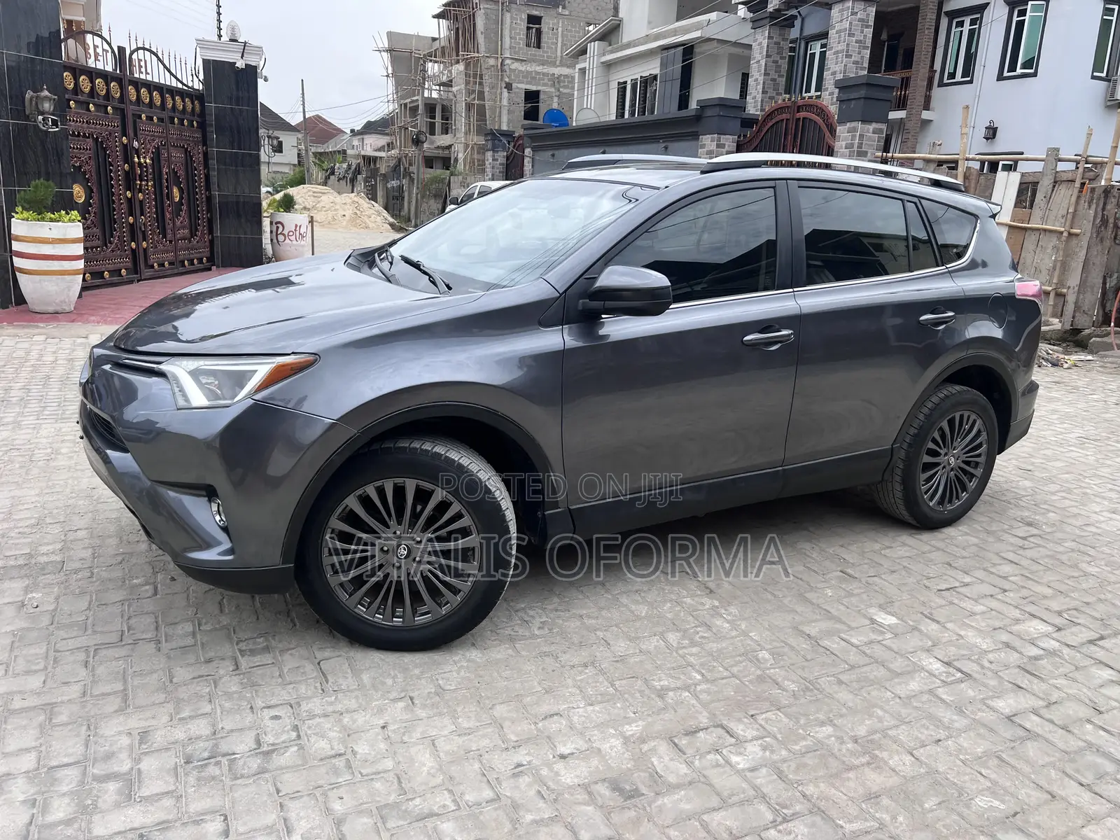 Toyota RAV4 XLE AWD (2.5L 4cyl 6A) 2017 Gray