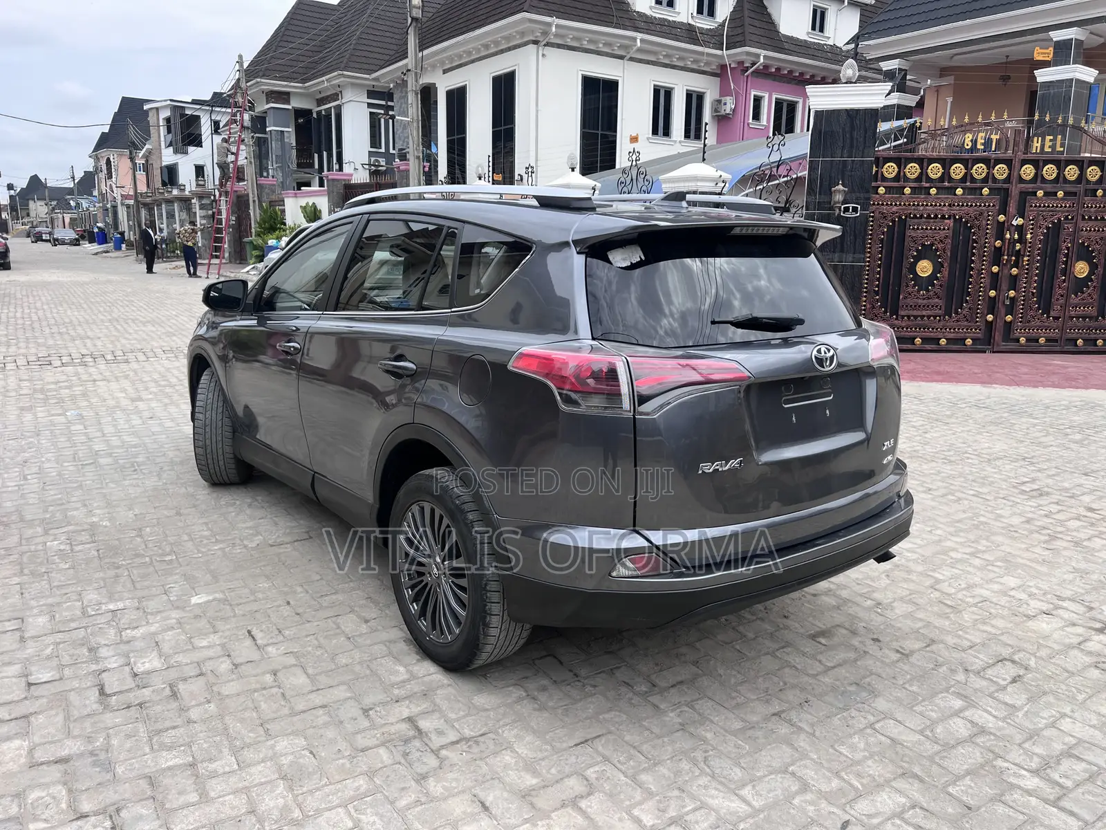 Toyota RAV4 XLE AWD (2.5L 4cyl 6A) 2017 Gray
