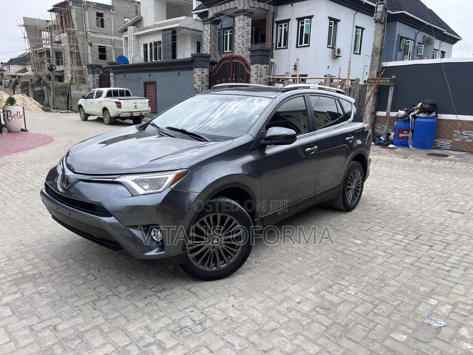 Toyota RAV4 XLE AWD (2.5L 4cyl 6A) 2017 Gray