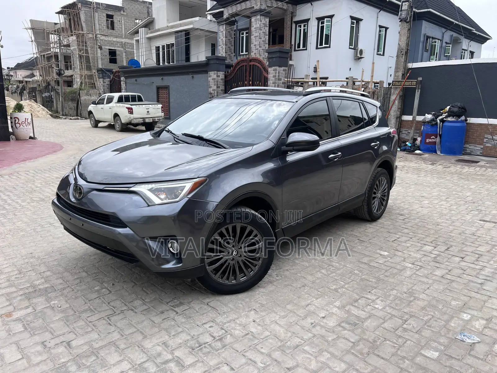 Toyota RAV4 XLE AWD (2.5L 4cyl 6A) 2017 Gray