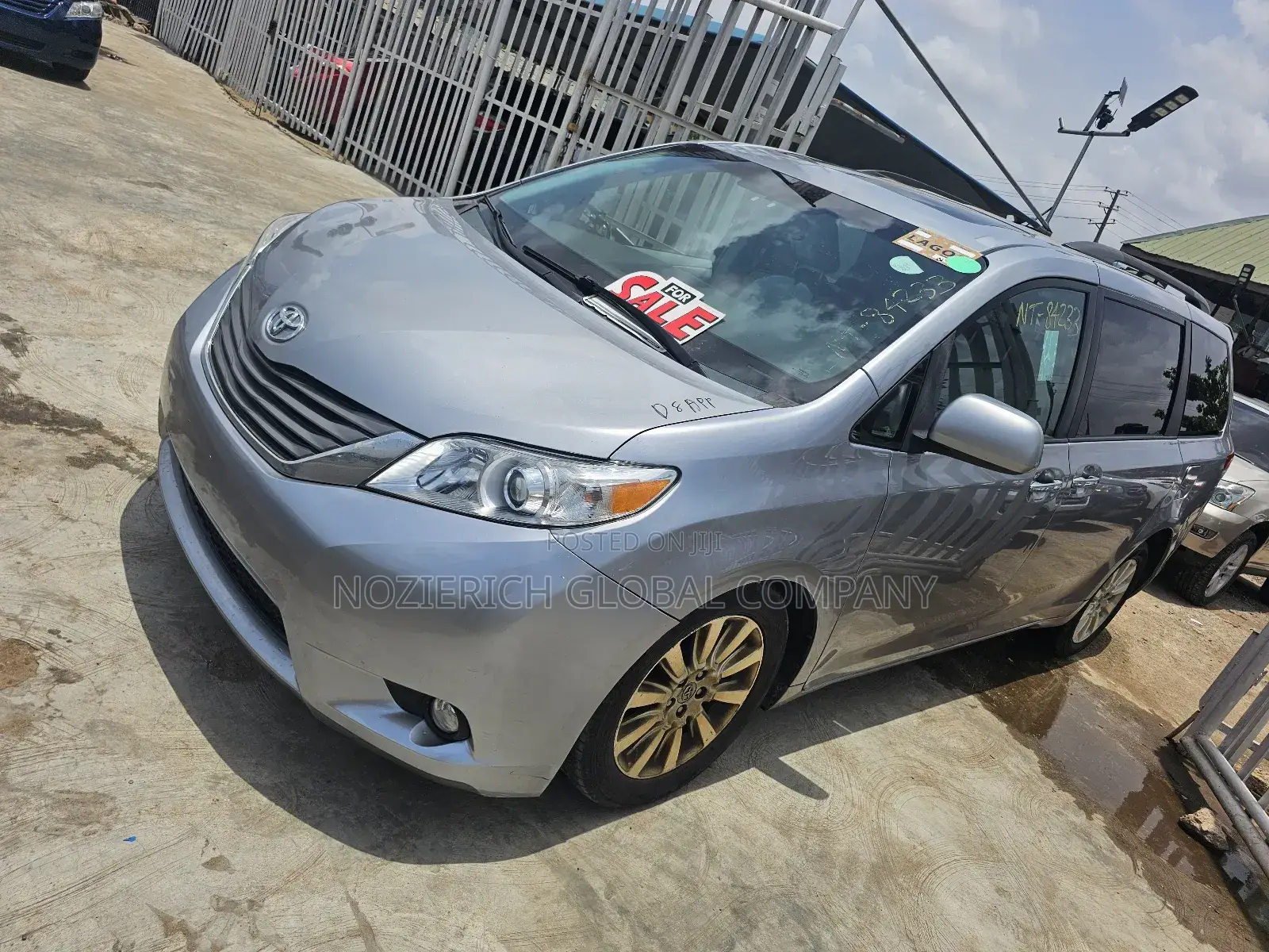 Toyota Sienna XLE 7 Passenger 2012 Silver