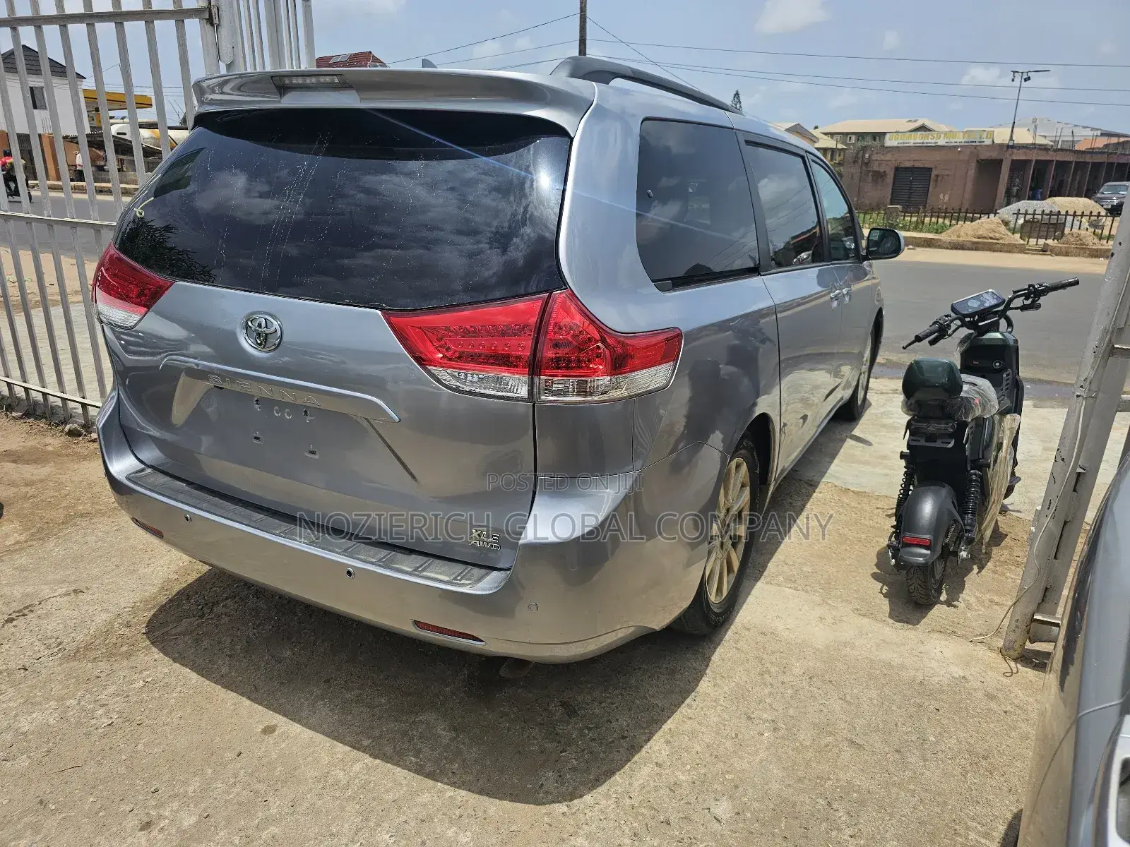 Toyota Sienna XLE 7 Passenger 2012 Silver
