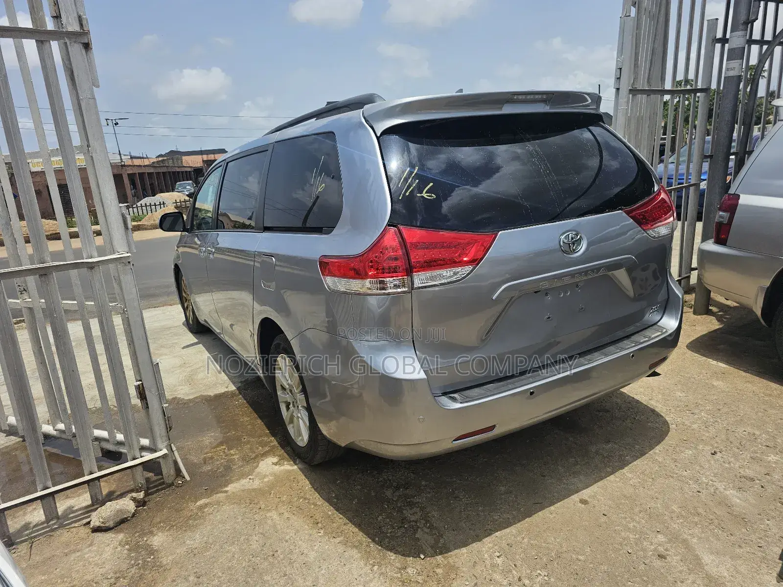 Toyota Sienna XLE 7 Passenger 2012 Silver