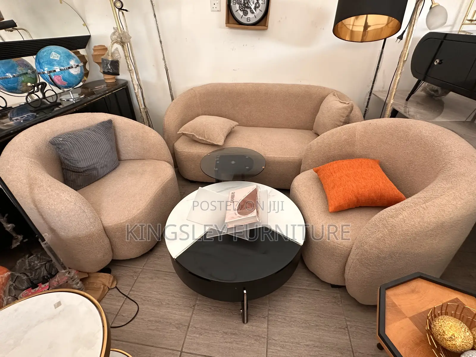 Set of 5 Sofa Chairs With Center Table