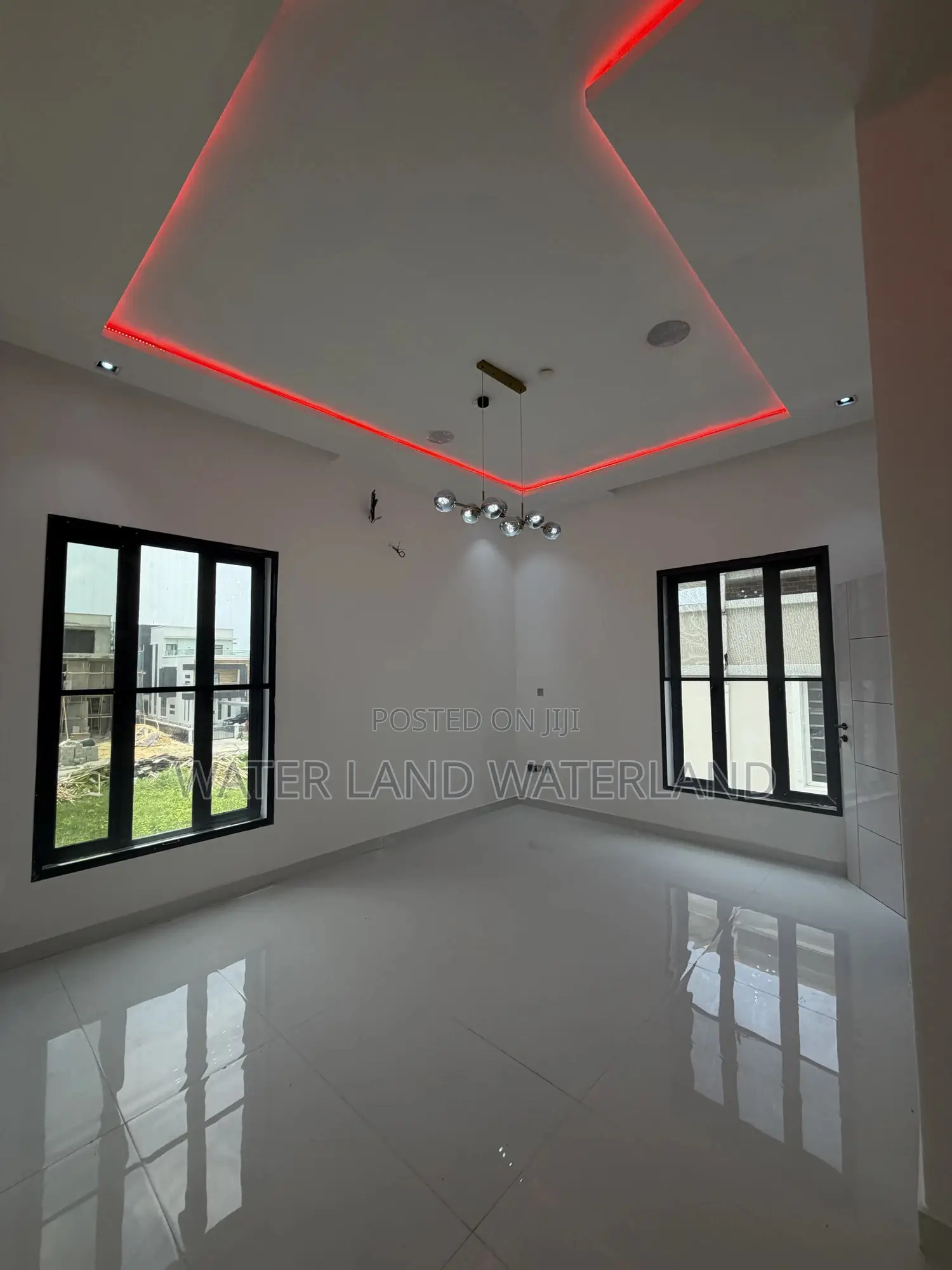 5bdrm Duplex in Pinnock Beach Estate, Ologolo for sale