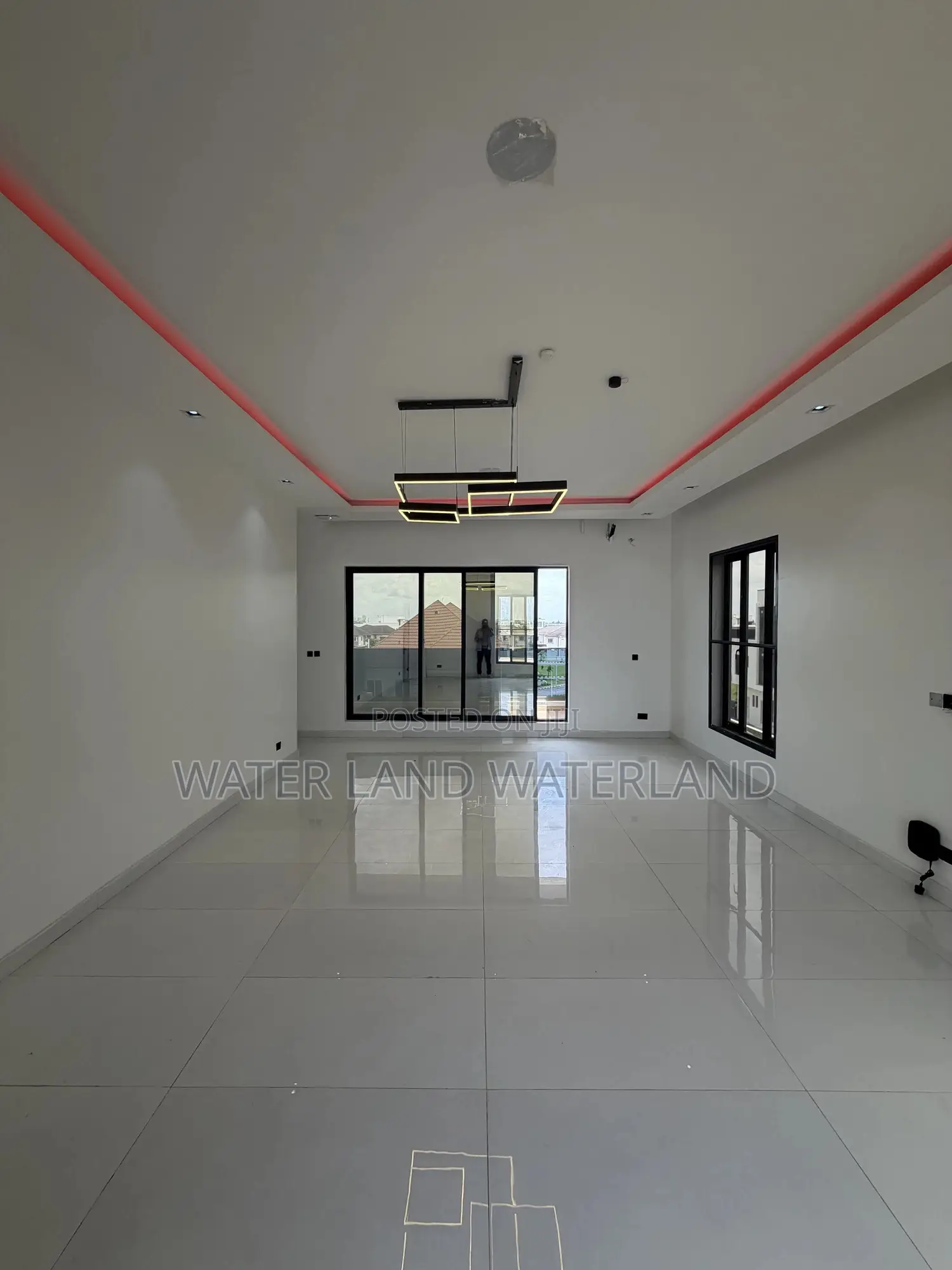 5bdrm Duplex in Pinnock Beach Estate, Ologolo for sale
