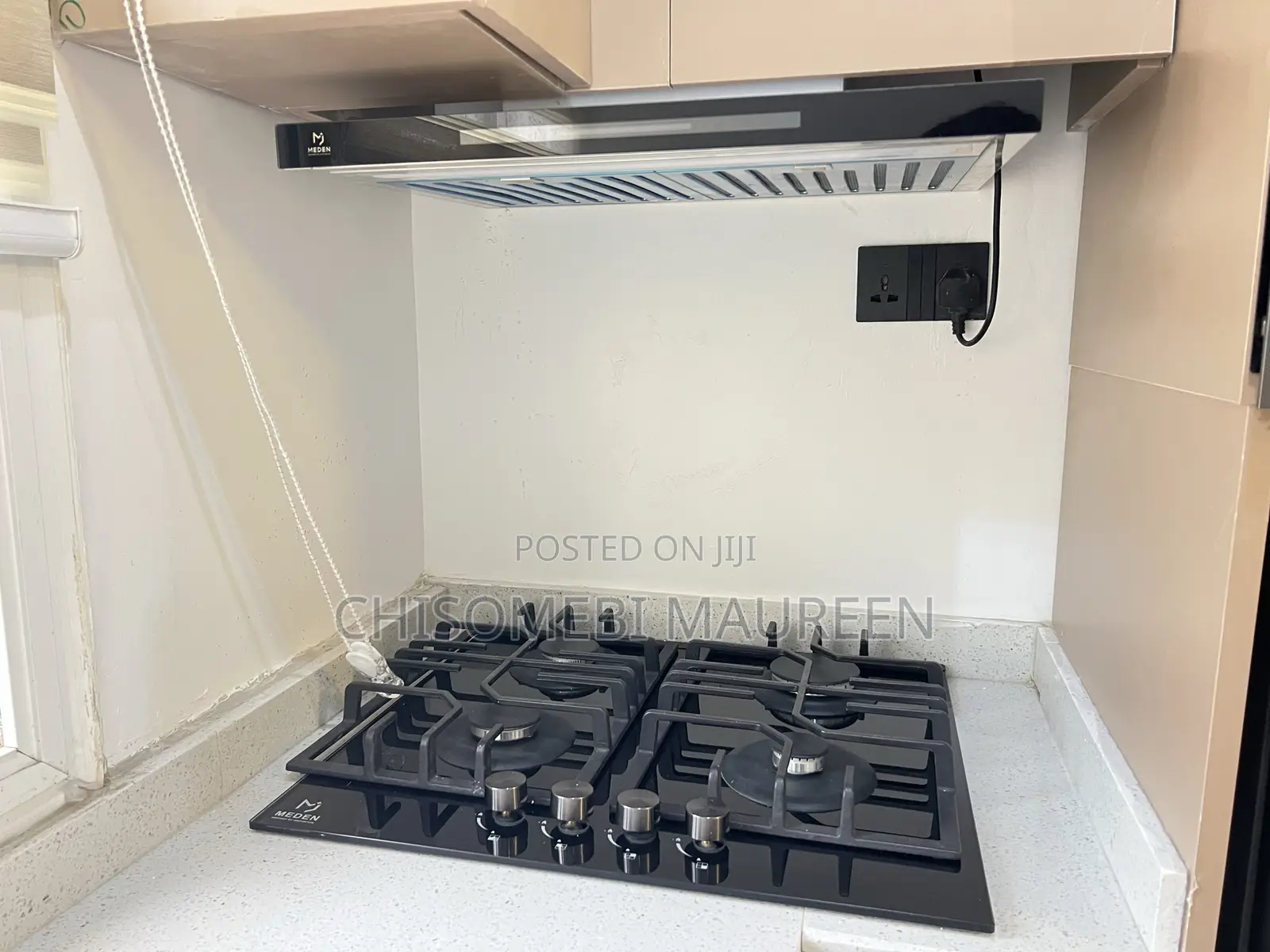 Elegantly Furnished Studio Apartment With a Kitchenette