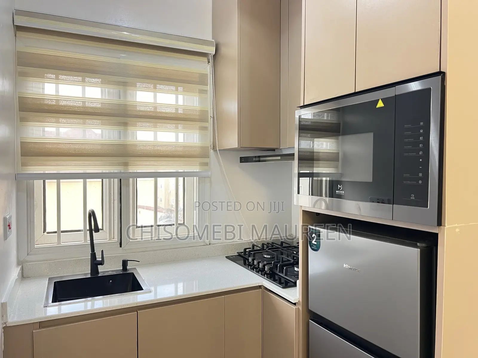Elegantly Furnished Studio Apartment With a Kitchenette