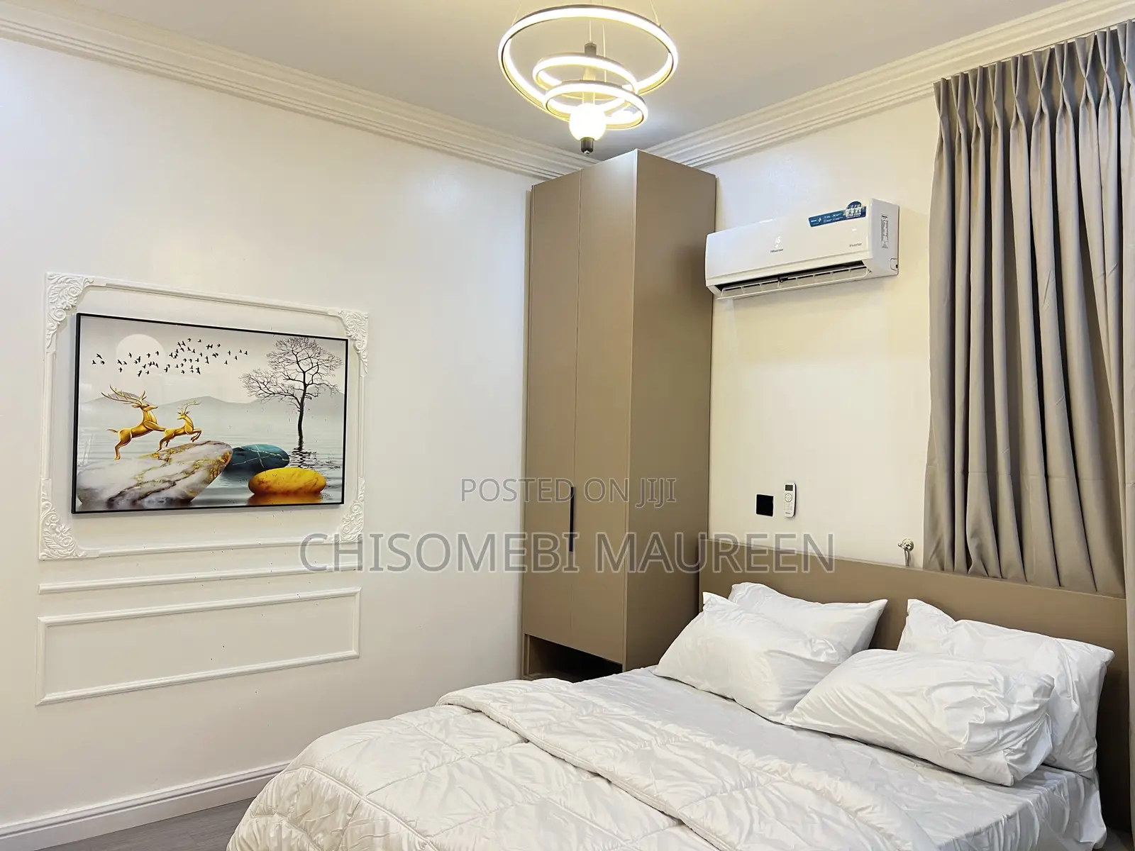 Elegantly Furnished Studio Apartment With a Kitchenette