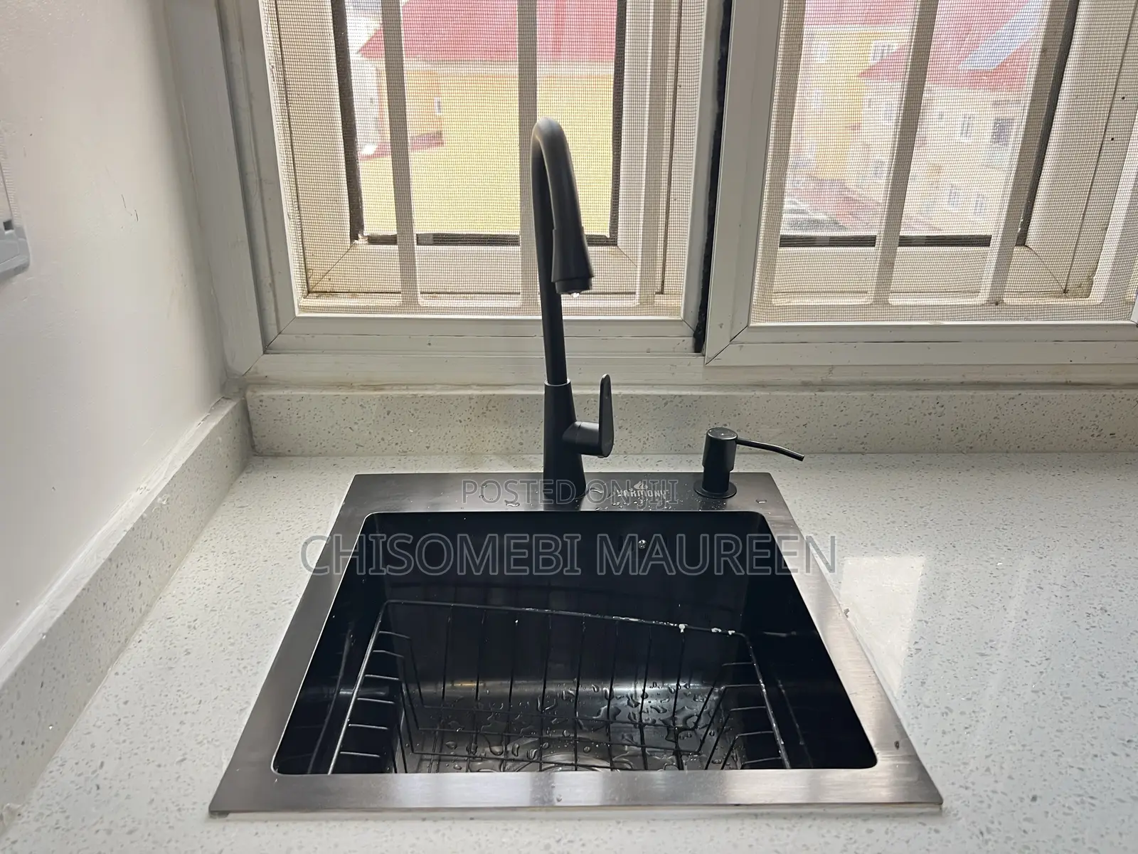 Elegantly Furnished Studio Apartment With a Kitchenette