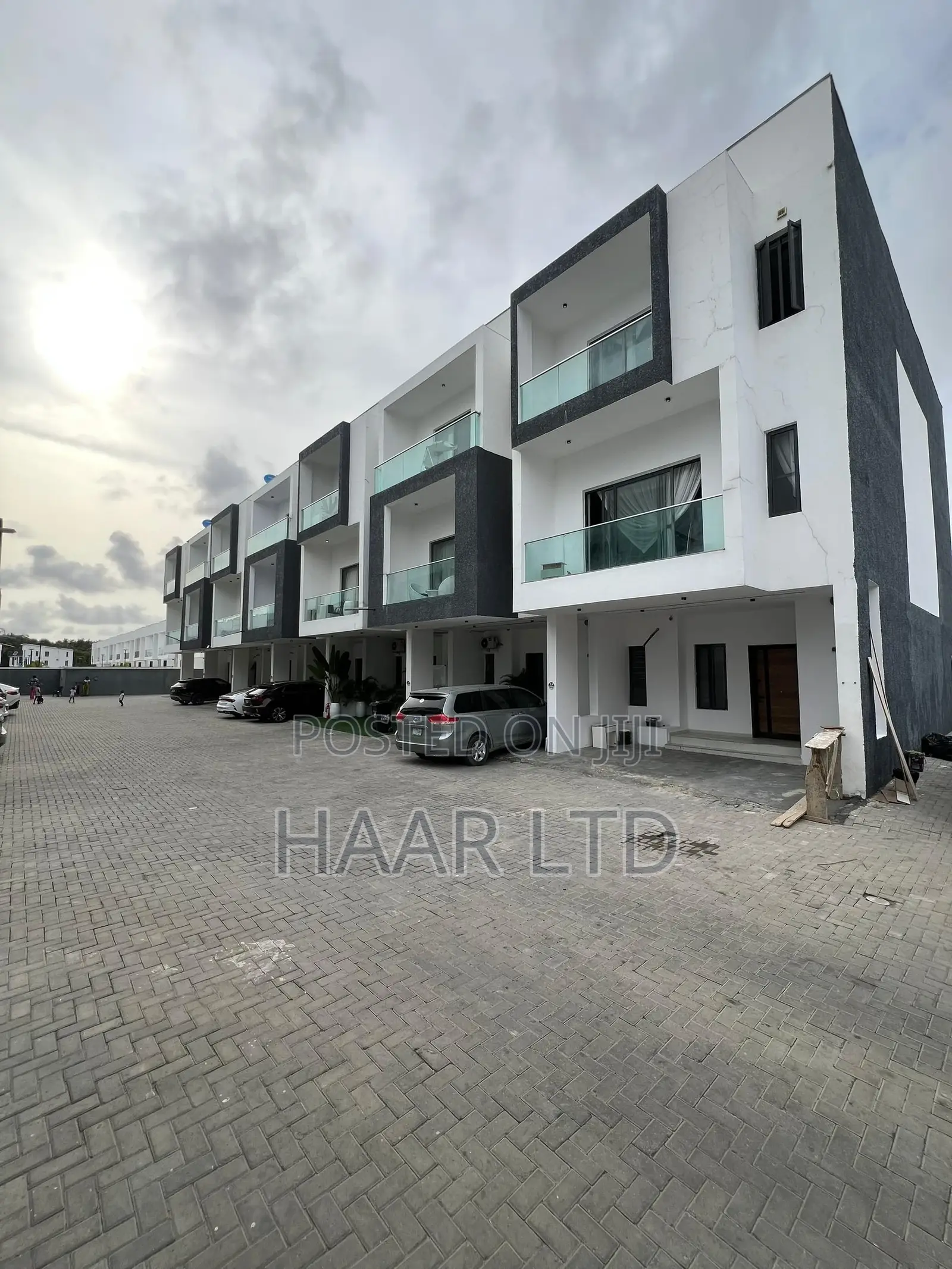 4bdrm Duplex in Lekki Phase 2 for rent
