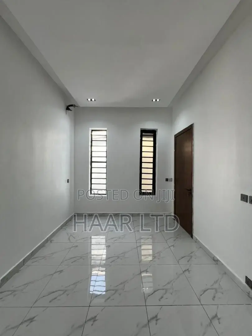 4bdrm Duplex in Lekki Phase 2 for rent
