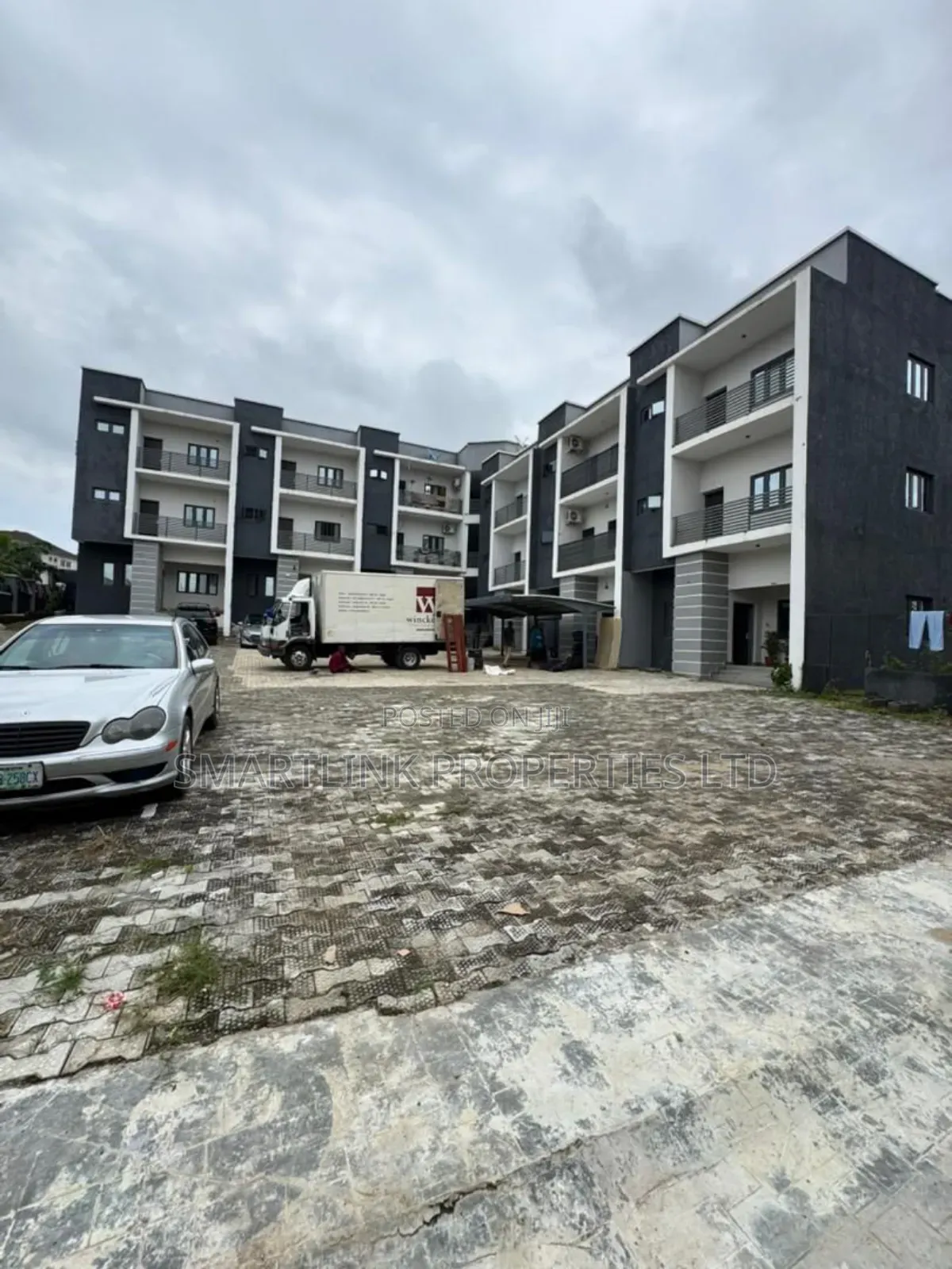 4bdrm Townhouse/Terrace in Lifecamp for sale