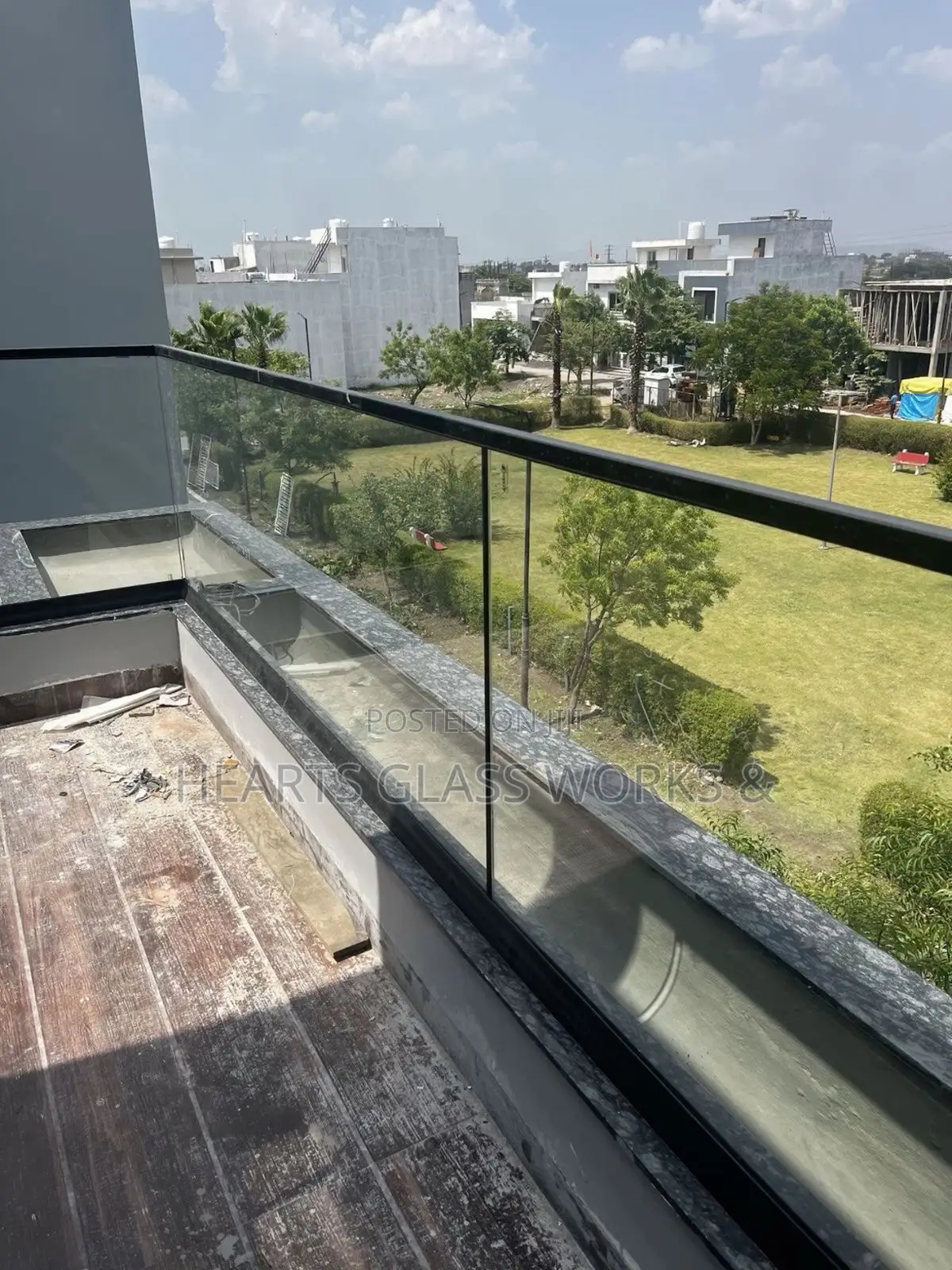 Exterior Glass Railings Installed With Block Accesories
