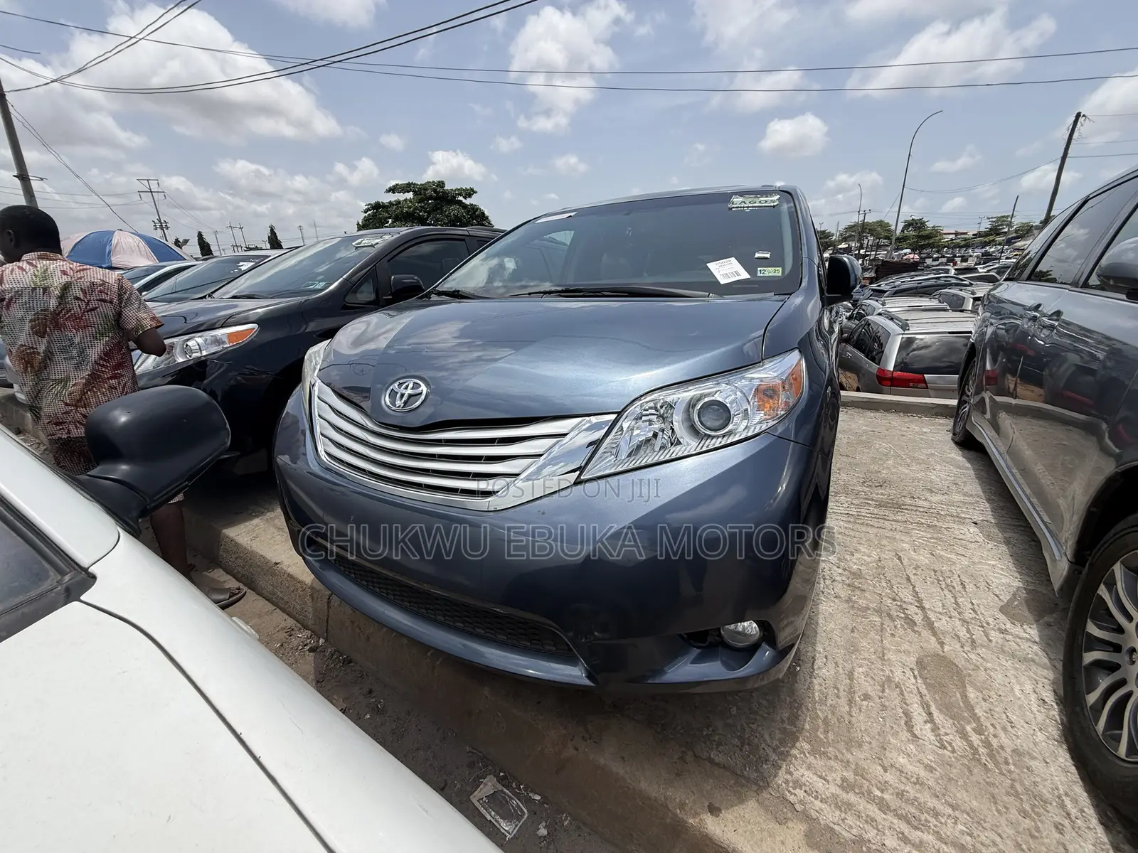 Toyota Sienna XLE Premium 8-Passenger 4dr Minivan (3.5L 6cyl 6A) 2015