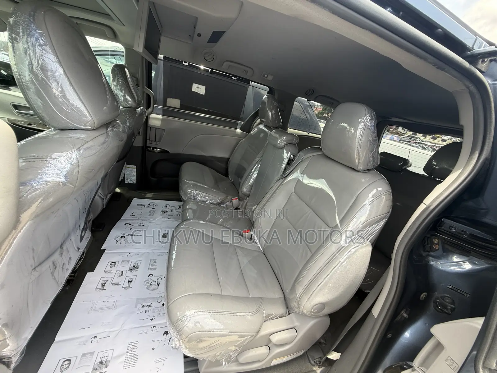 Toyota Sienna XLE Premium 8-Passenger 4dr Minivan (3.5L 6cyl 6A) 2015