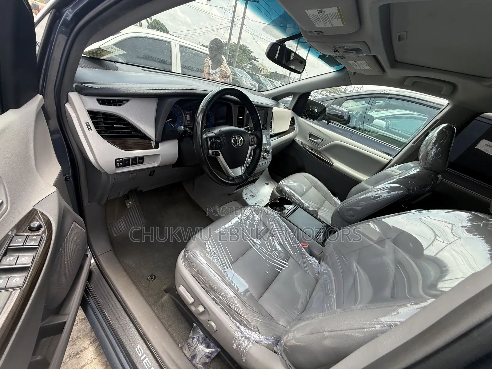 Toyota Sienna XLE Premium 8-Passenger 4dr Minivan (3.5L 6cyl 6A) 2015