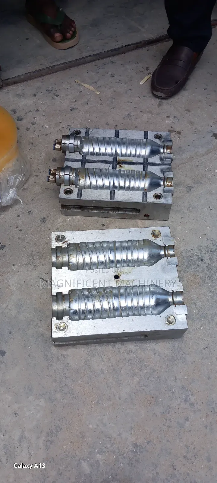 2 Cavity and 3 Cavity Pet Bottles Blowing Mould 350ml, 500ml, 750ml
