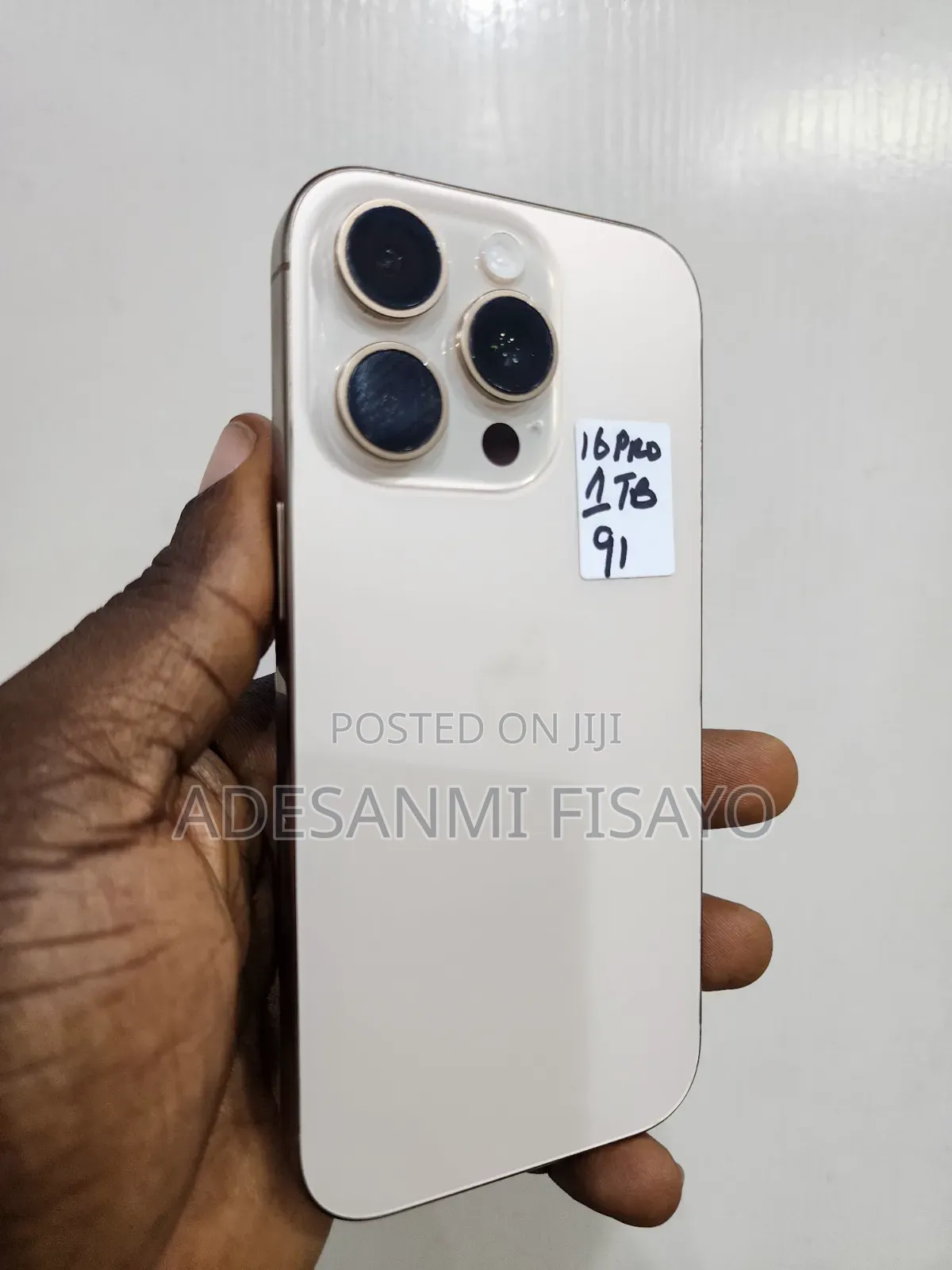 Apple iPhone 16 Pro 1 TB Gold