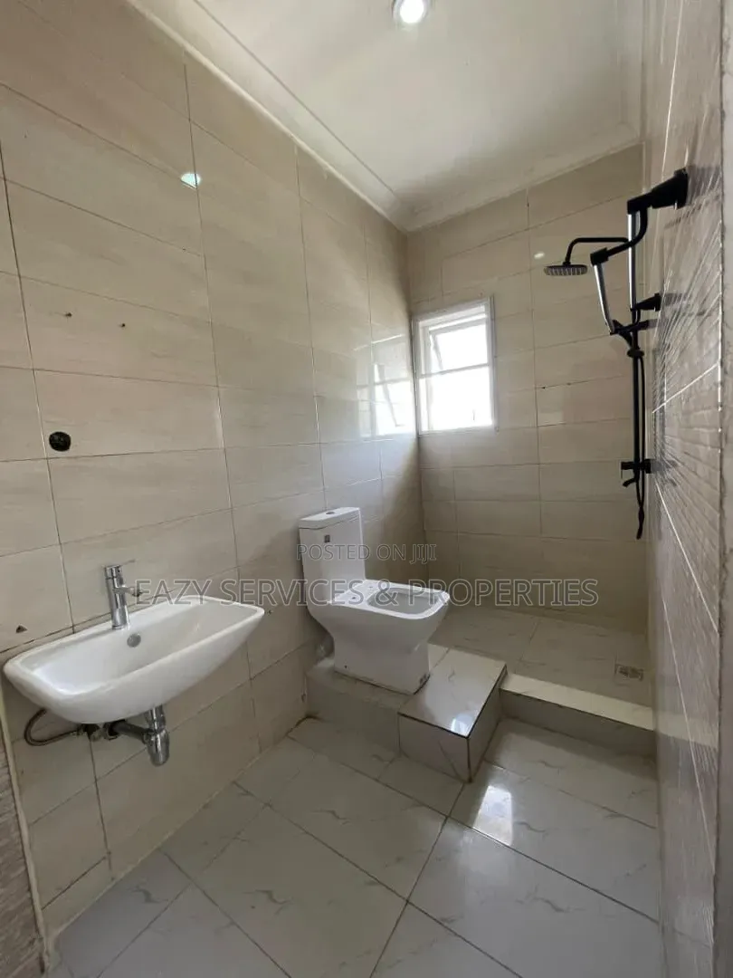 Mini Flat in Chevy View Estate, Chevron for rent
