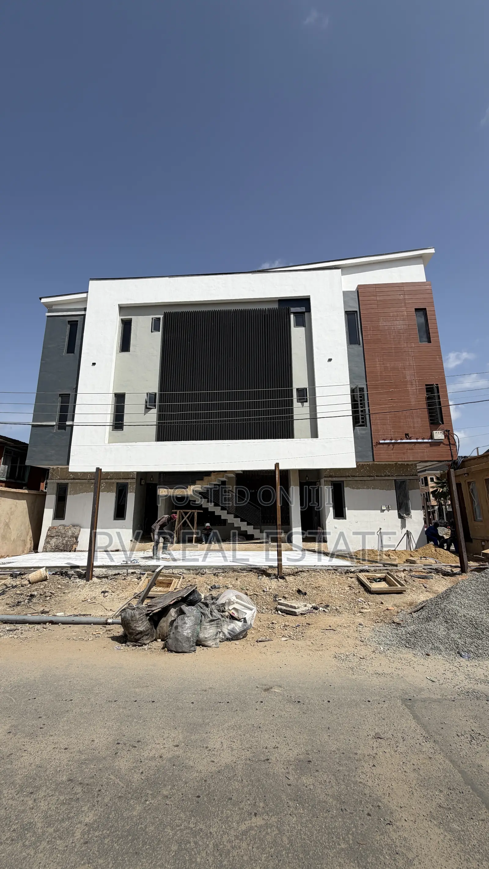2bdrm Apartment in Surulere for sale