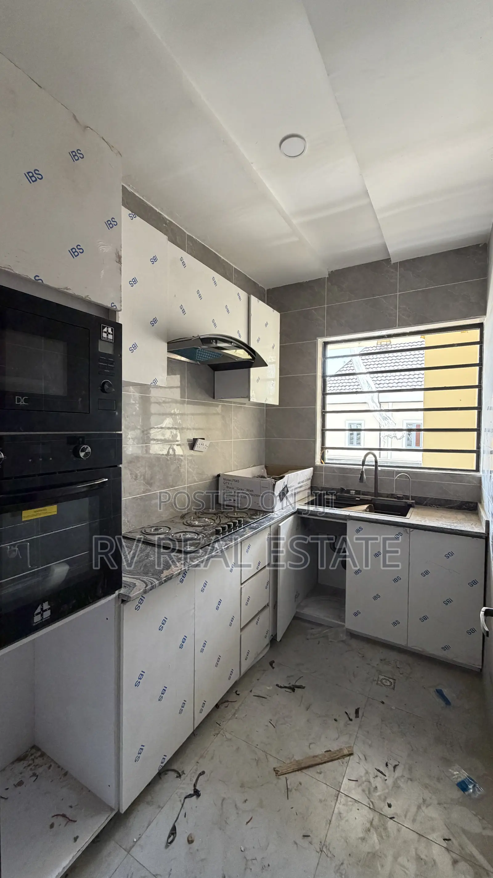 2bdrm Apartment in Surulere for sale