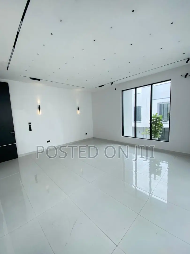 5bdrm Duplex in Chevron for sale