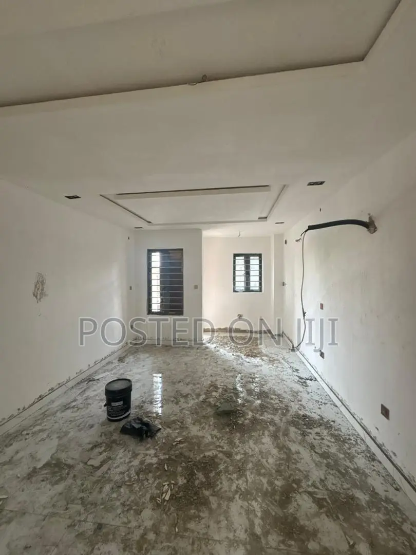 2bdrm Apartment in Yaba Close To Train, Ebute Metta for rent
