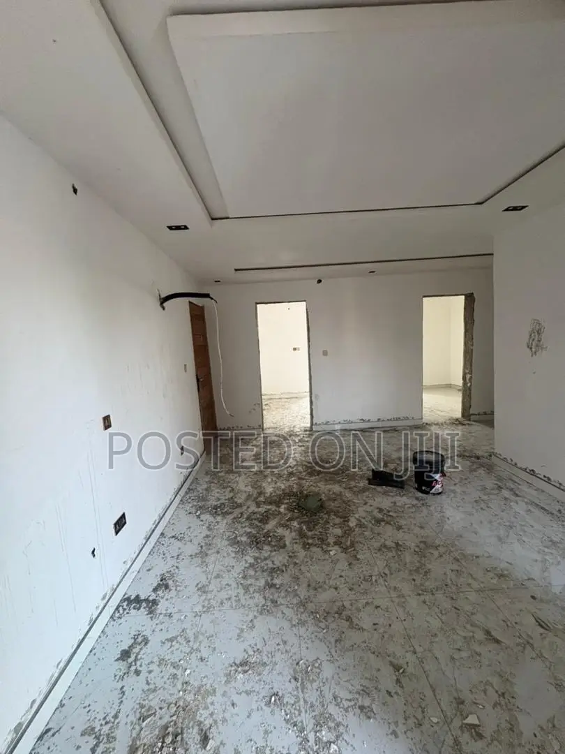 2bdrm Apartment in Yaba Close To Train, Ebute Metta for rent