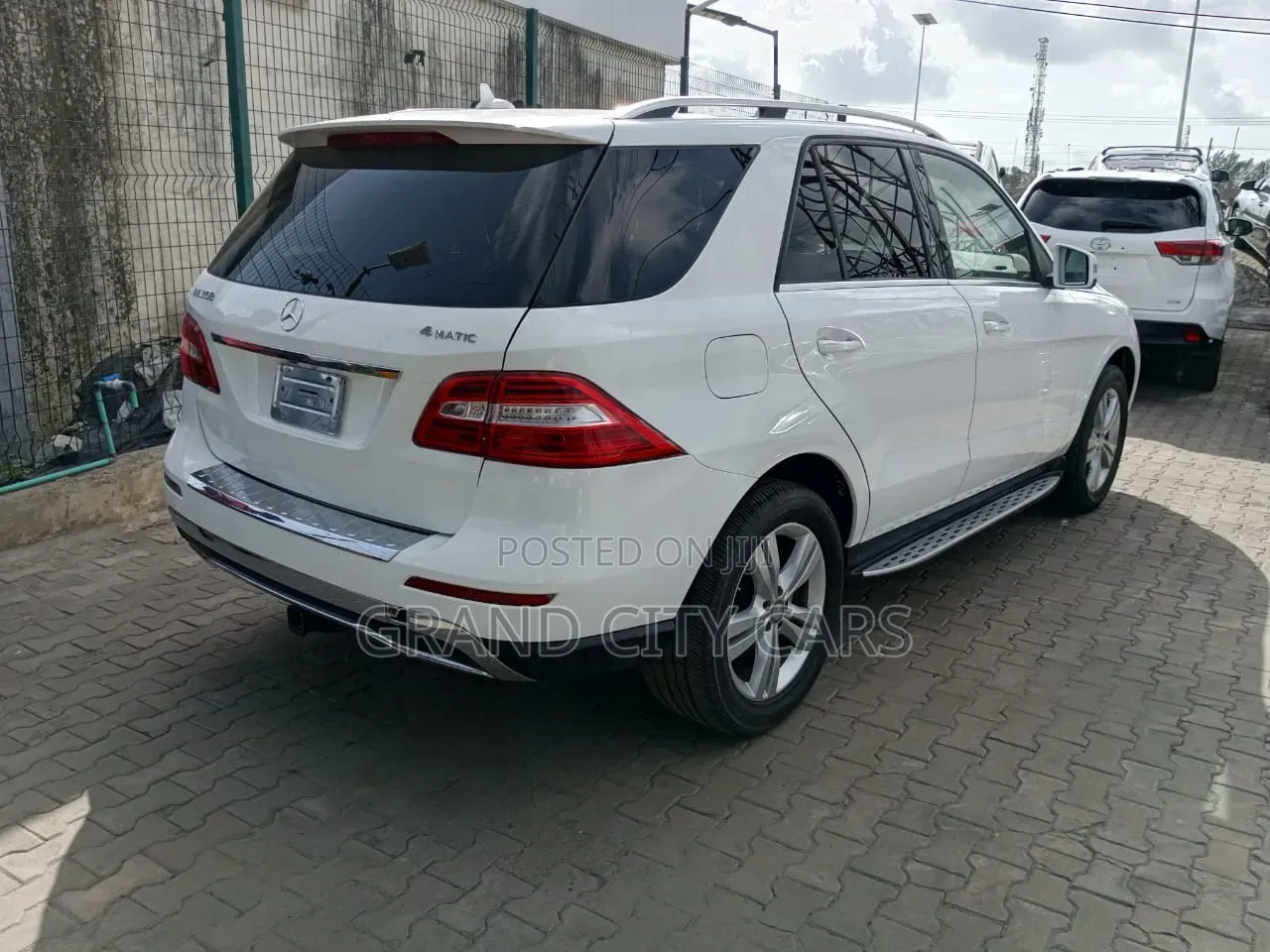 Mercedes-Benz M Class ML350 4MATIC 4dr SUV AWD (3.5L 6cyl 7A) 2014 White