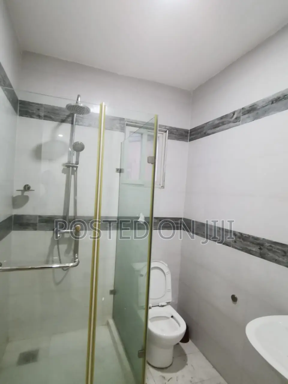4bdrm Shared Apartment in Orchid, Ikota for rent