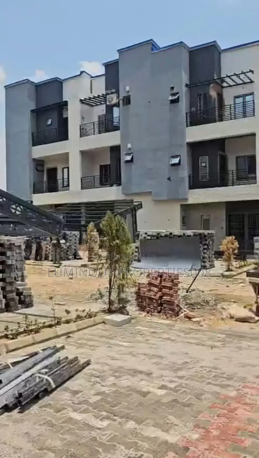 4bdrm Duplex in Tangerine Exquisite, Life Camp for sale