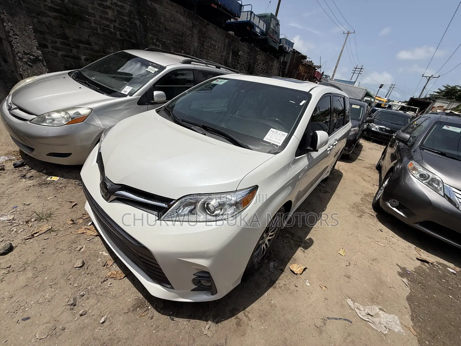 Toyota Sienna XLE Premium 8 Passenger FWD 2020 White