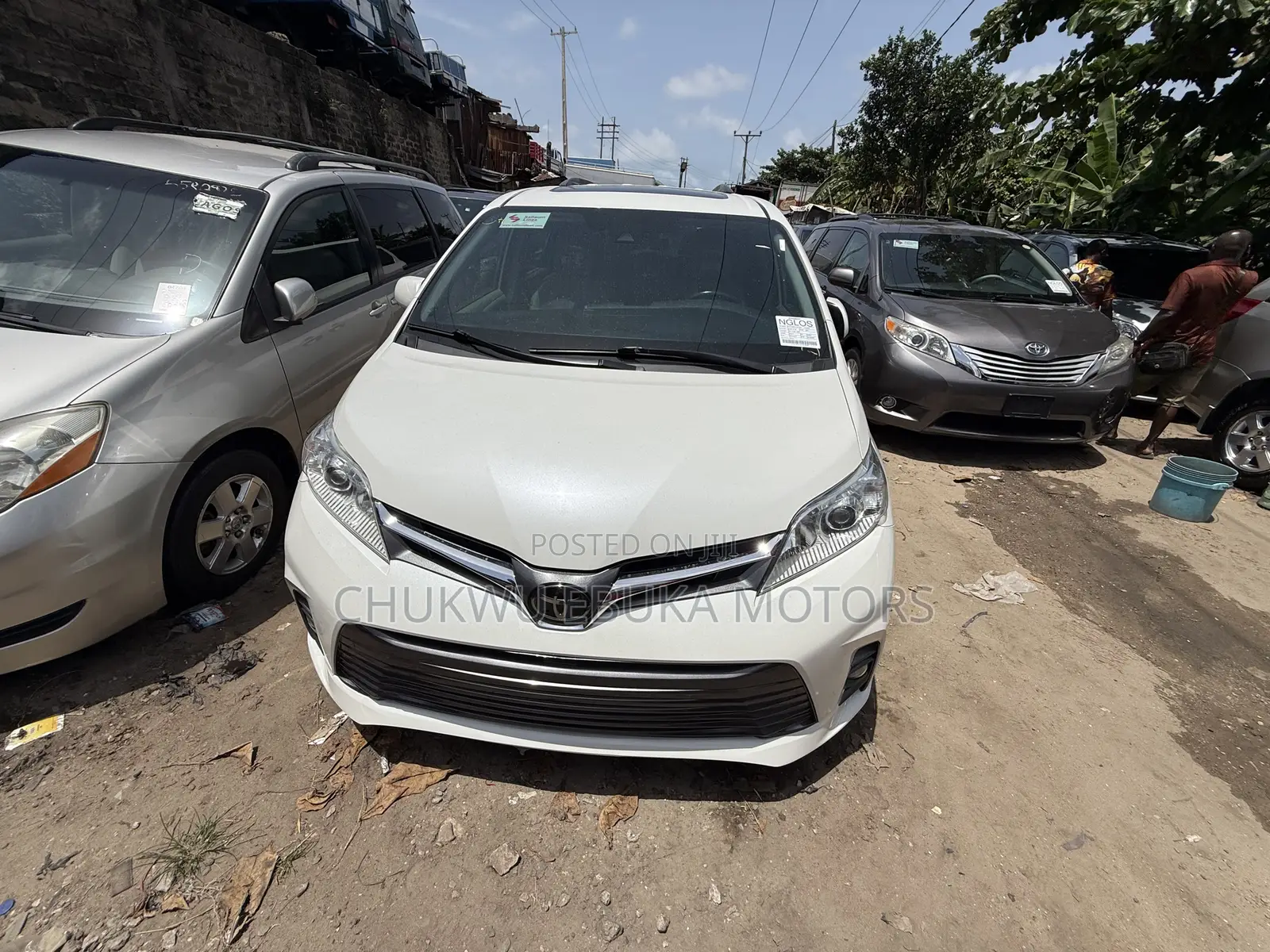 Toyota Sienna XLE Premium 8 Passenger FWD 2020 White