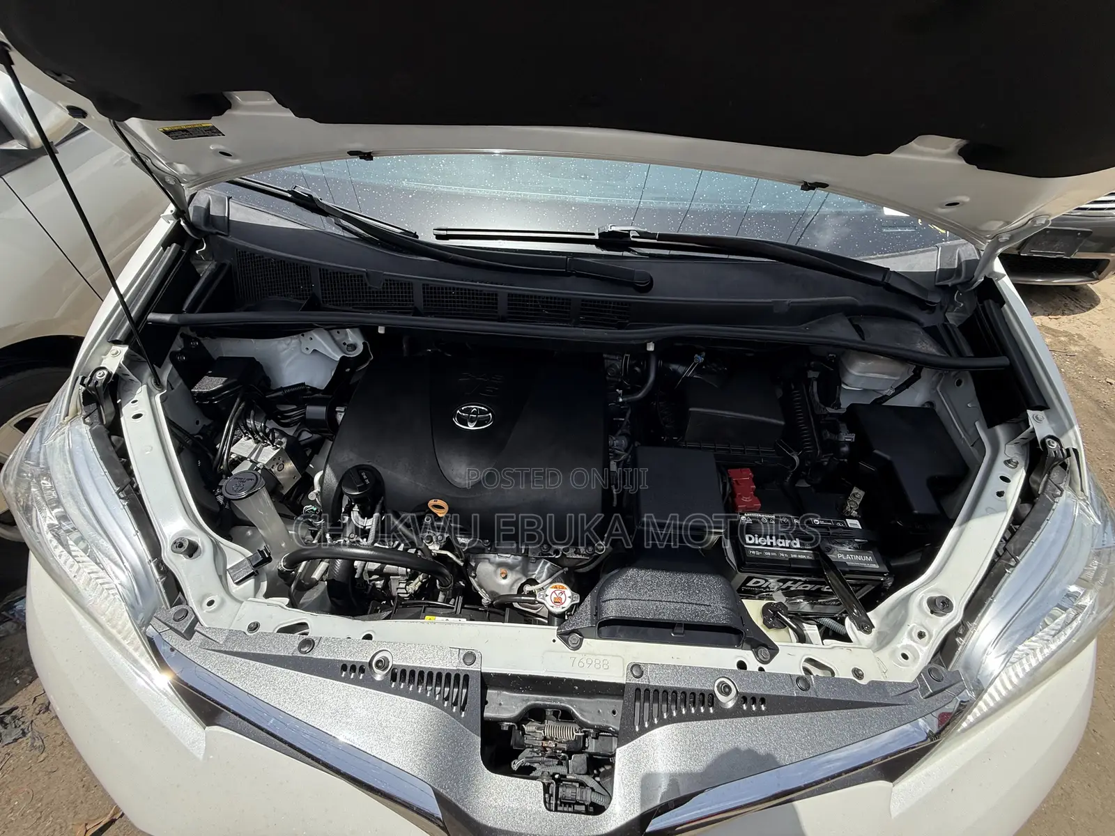 Toyota Sienna XLE Premium 8 Passenger FWD 2020 White